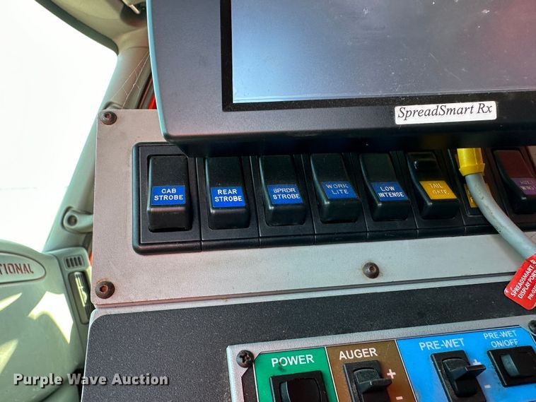 image for item LT9052 2005 International 7400  dump truck