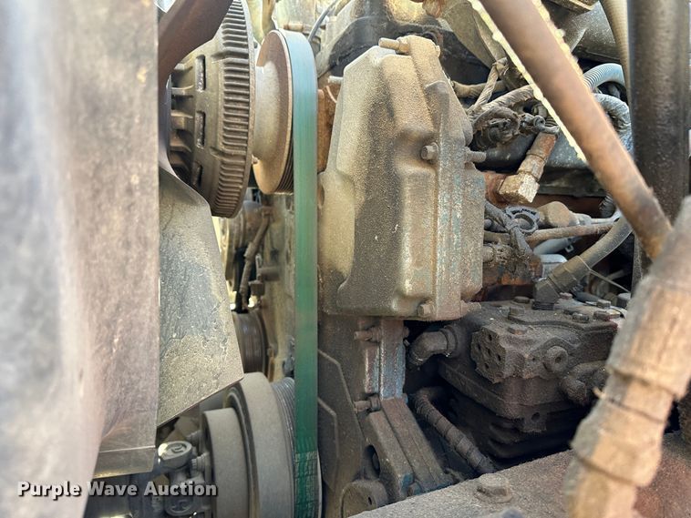 image for item LT9052 2005 International 7400  dump truck