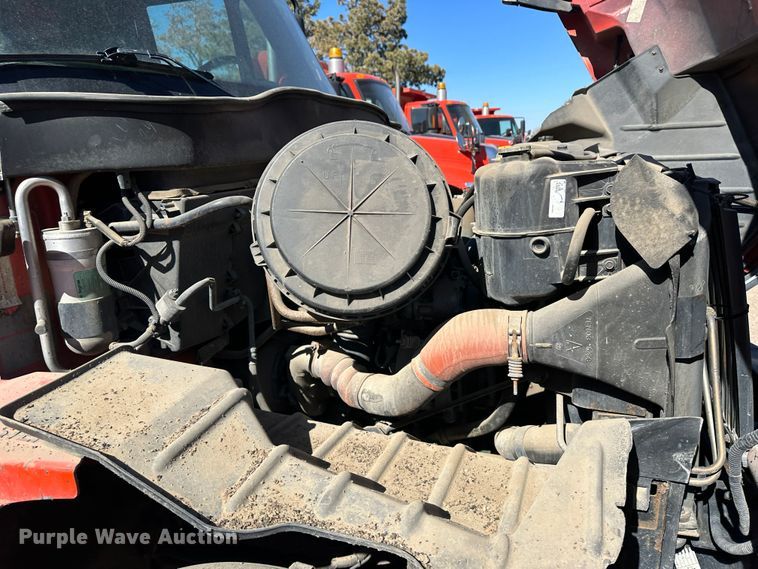 image for item LT9052 2005 International 7400  dump truck