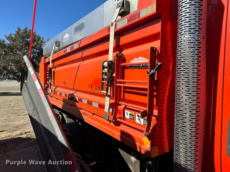 image for item LT9052 2005 International 7400  dump truck