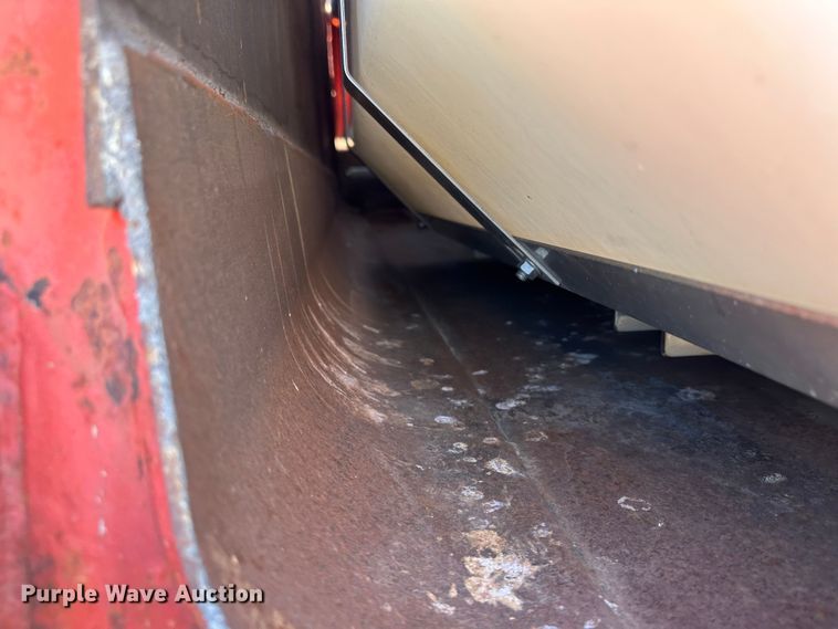 image for item LT9052 2005 International 7400  dump truck