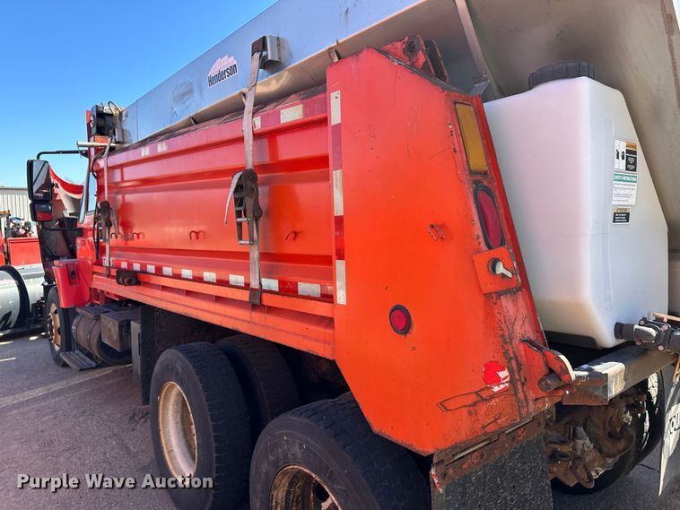 image for item LT9052 2005 International 7400  dump truck