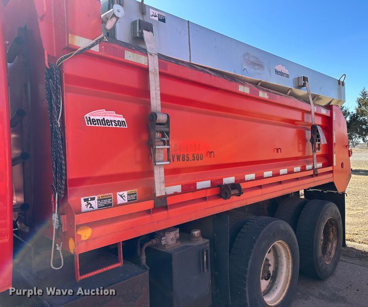 image for item LT9052 2005 International 7400  dump truck