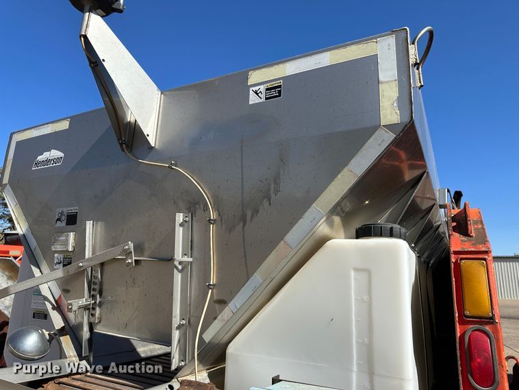 image for item LT9052 2005 International 7400  dump truck