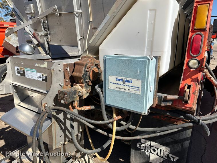 image for item LT9052 2005 International 7400  dump truck