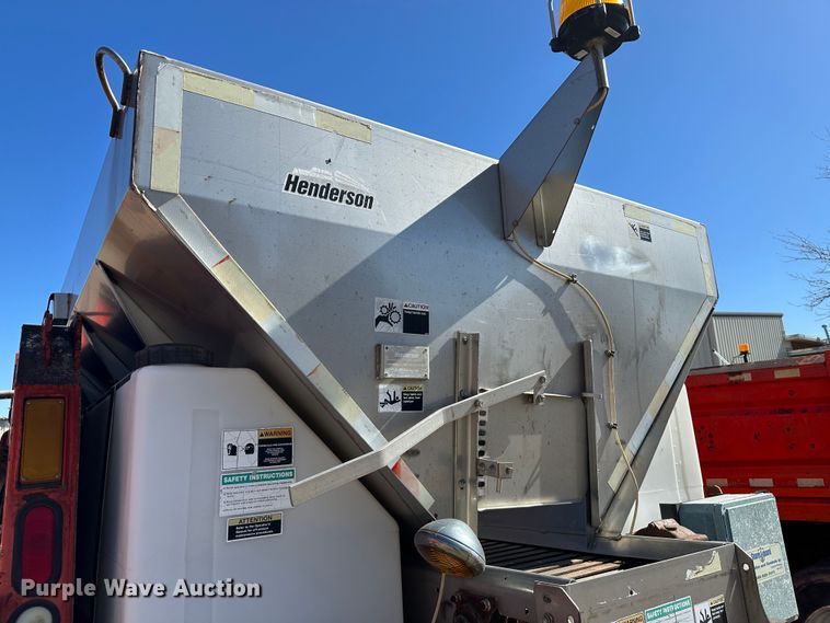 image for item LT9052 2005 International 7400  dump truck