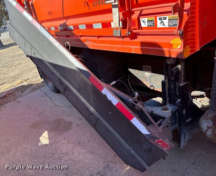 image for item LT9052 2005 International 7400  dump truck