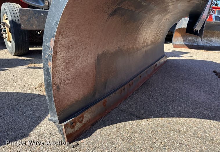 image for item LT9052 2005 International 7400  dump truck