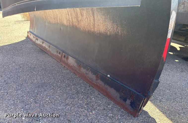 image for item LT9052 2005 International 7400  dump truck