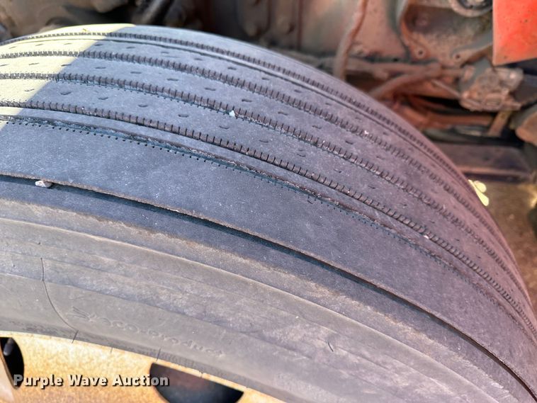 image for item LT9052 2005 International 7400  dump truck