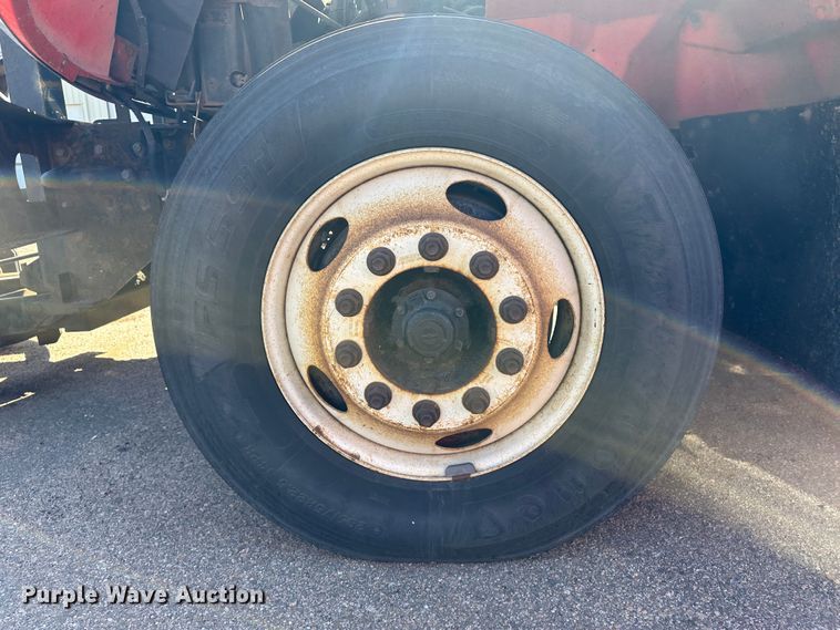 image for item LT9052 2005 International 7400  dump truck