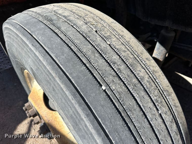 image for item LT9052 2005 International 7400  dump truck