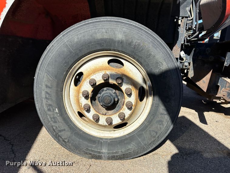 image for item LT9052 2005 International 7400  dump truck