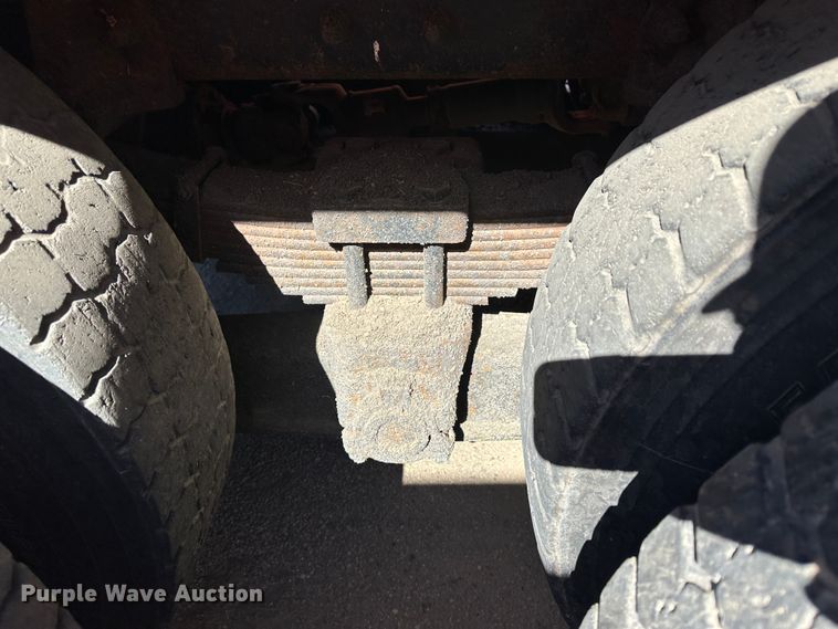 image for item LT9052 2005 International 7400  dump truck