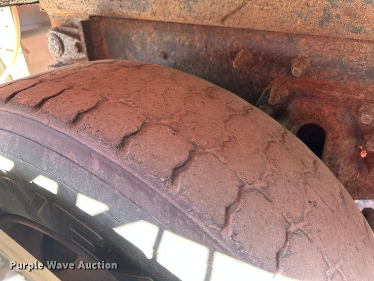 image for item LT9052 2005 International 7400  dump truck