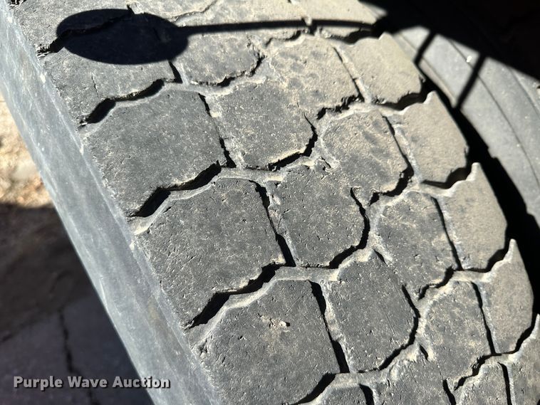 image for item LT9052 2005 International 7400  dump truck