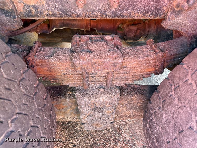 image for item LT9052 2005 International 7400  dump truck