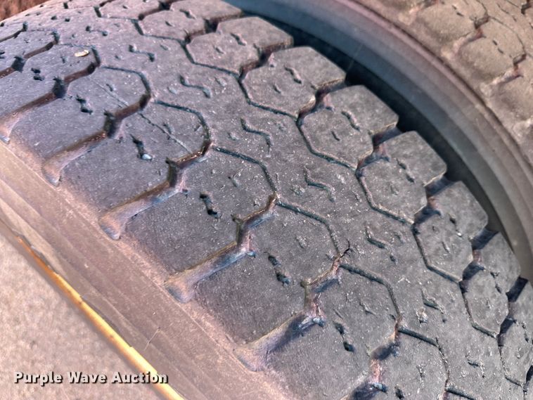 image for item LT9052 2005 International 7400  dump truck