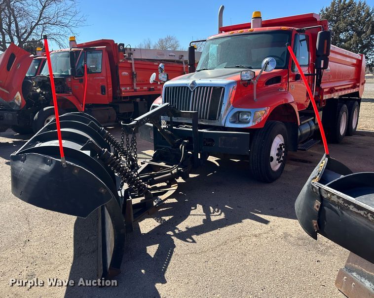 image for item LT9053 2007 International 7400  dump truck