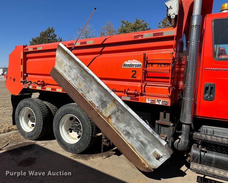 image for item LT9053 2007 International 7400  dump truck