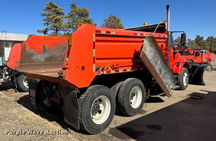 image for item LT9053 2007 International 7400  dump truck