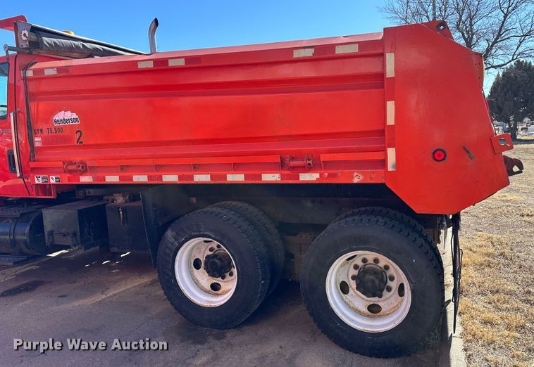 image for item LT9053 2007 International 7400  dump truck