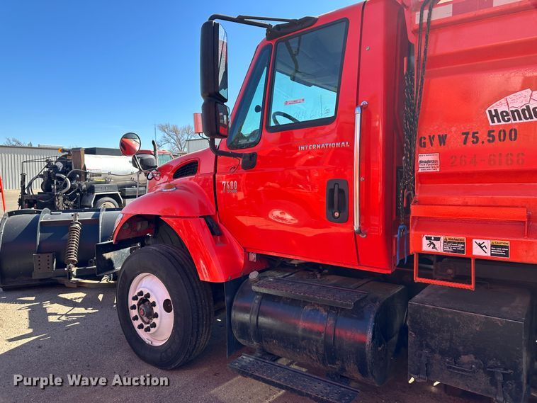 image for item LT9053 2007 International 7400  dump truck