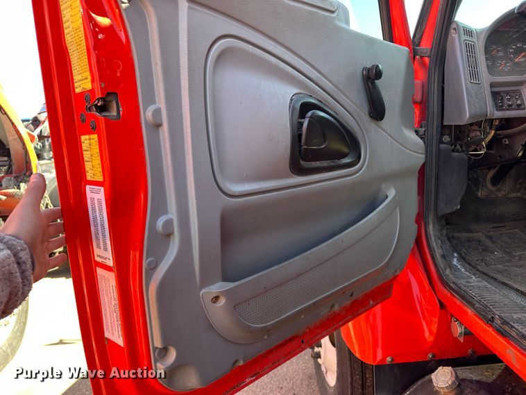 image for item LT9053 2007 International 7400  dump truck