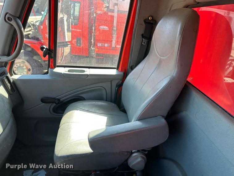 image for item LT9053 2007 International 7400  dump truck