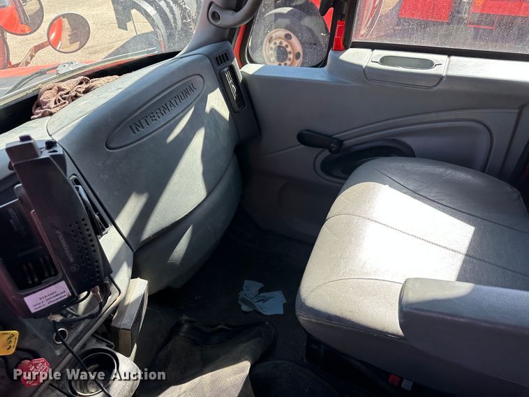 image for item LT9053 2007 International 7400  dump truck