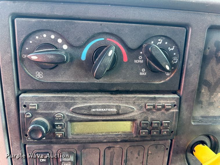 image for item LT9053 2007 International 7400  dump truck