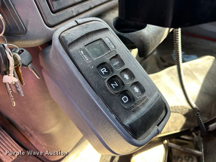 image for item LT9053 2007 International 7400  dump truck