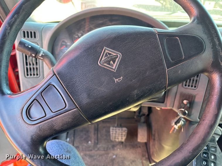 image for item LT9053 2007 International 7400  dump truck