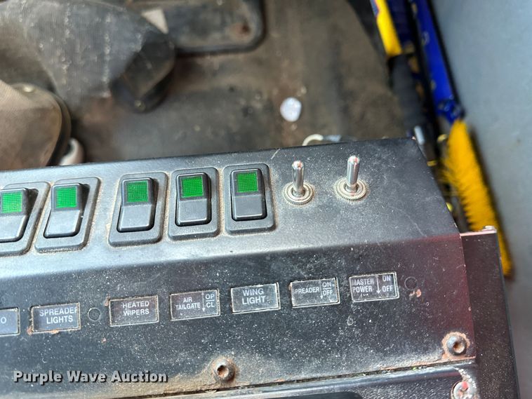 image for item LT9053 2007 International 7400  dump truck