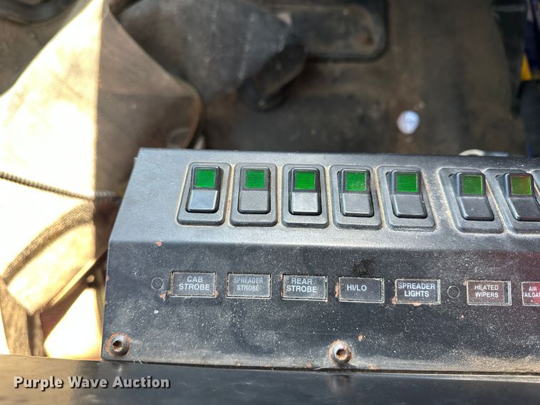 image for item LT9053 2007 International 7400  dump truck