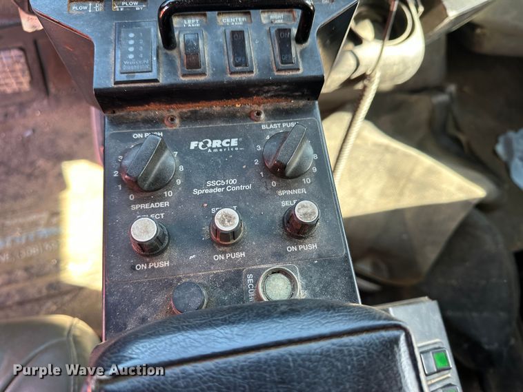 image for item LT9053 2007 International 7400  dump truck