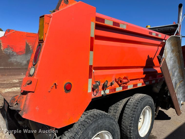 image for item LT9053 2007 International 7400  dump truck