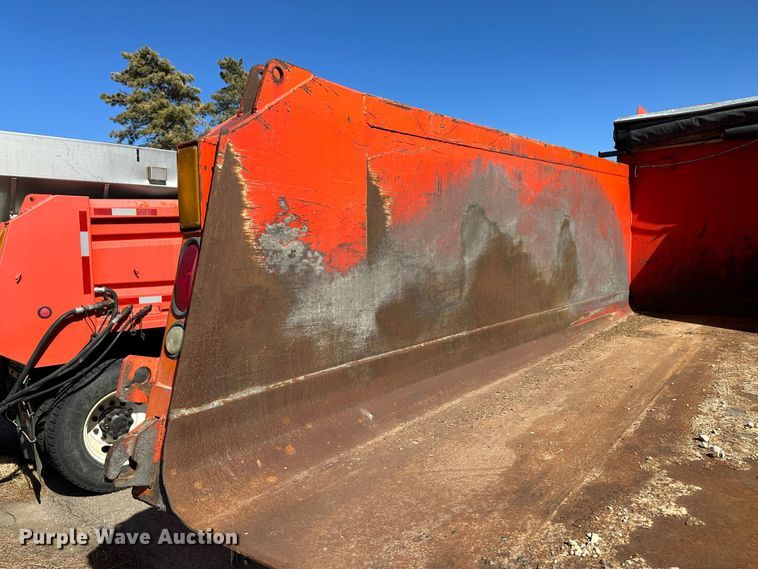 image for item LT9053 2007 International 7400  dump truck