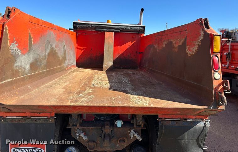 image for item LT9053 2007 International 7400  dump truck