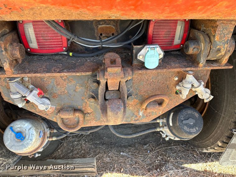 image for item LT9053 2007 International 7400  dump truck