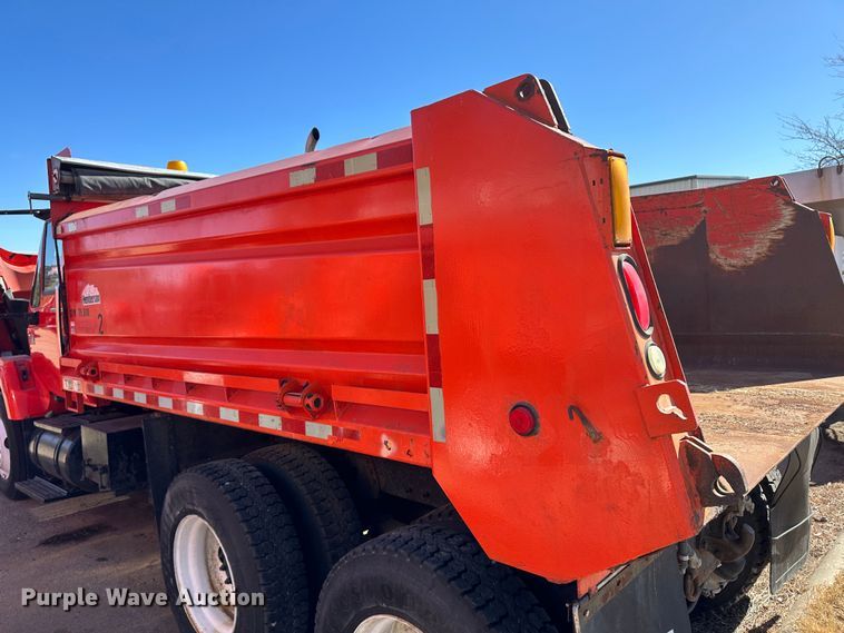 image for item LT9053 2007 International 7400  dump truck