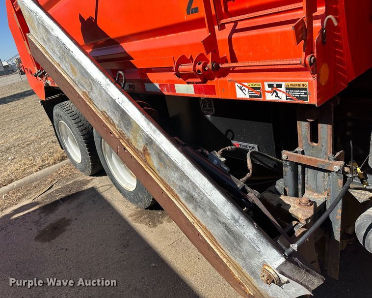 image for item LT9053 2007 International 7400  dump truck