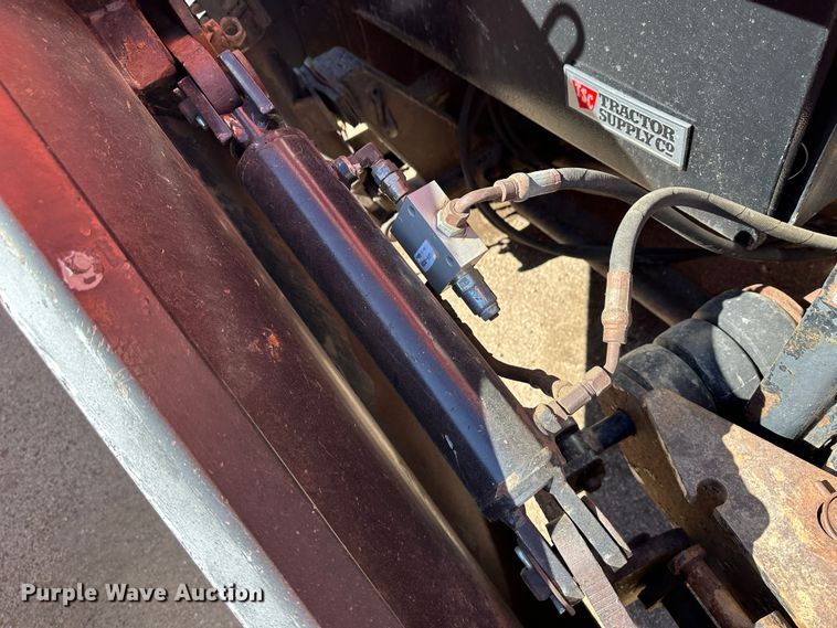 image for item LT9053 2007 International 7400  dump truck