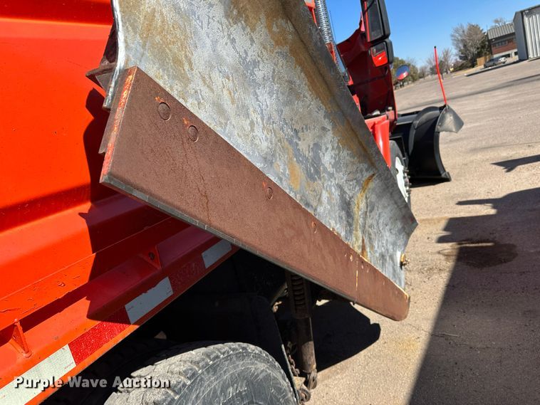 image for item LT9053 2007 International 7400  dump truck