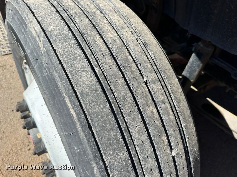 image for item LT9053 2007 International 7400  dump truck