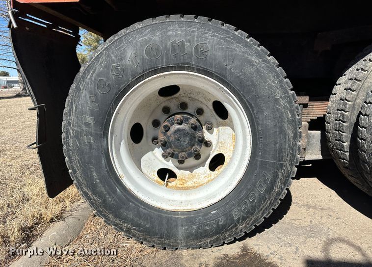 image for item LT9053 2007 International 7400  dump truck