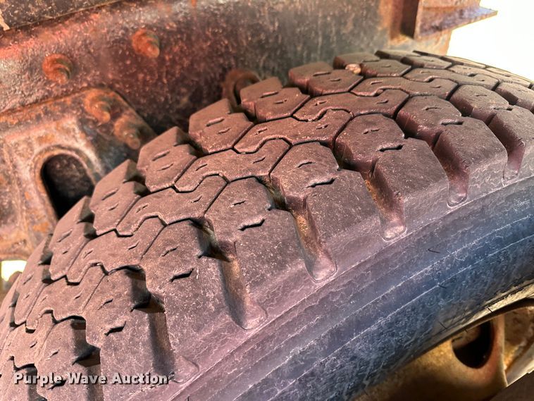 image for item LT9053 2007 International 7400  dump truck