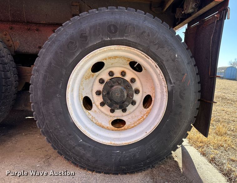 image for item LT9053 2007 International 7400  dump truck