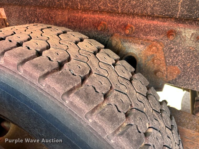 image for item LT9053 2007 International 7400  dump truck