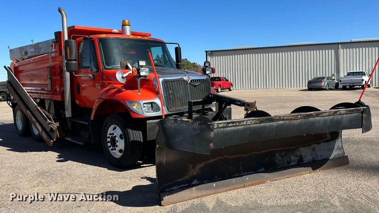 image for item LT9054 2005 International 7400  dump truck